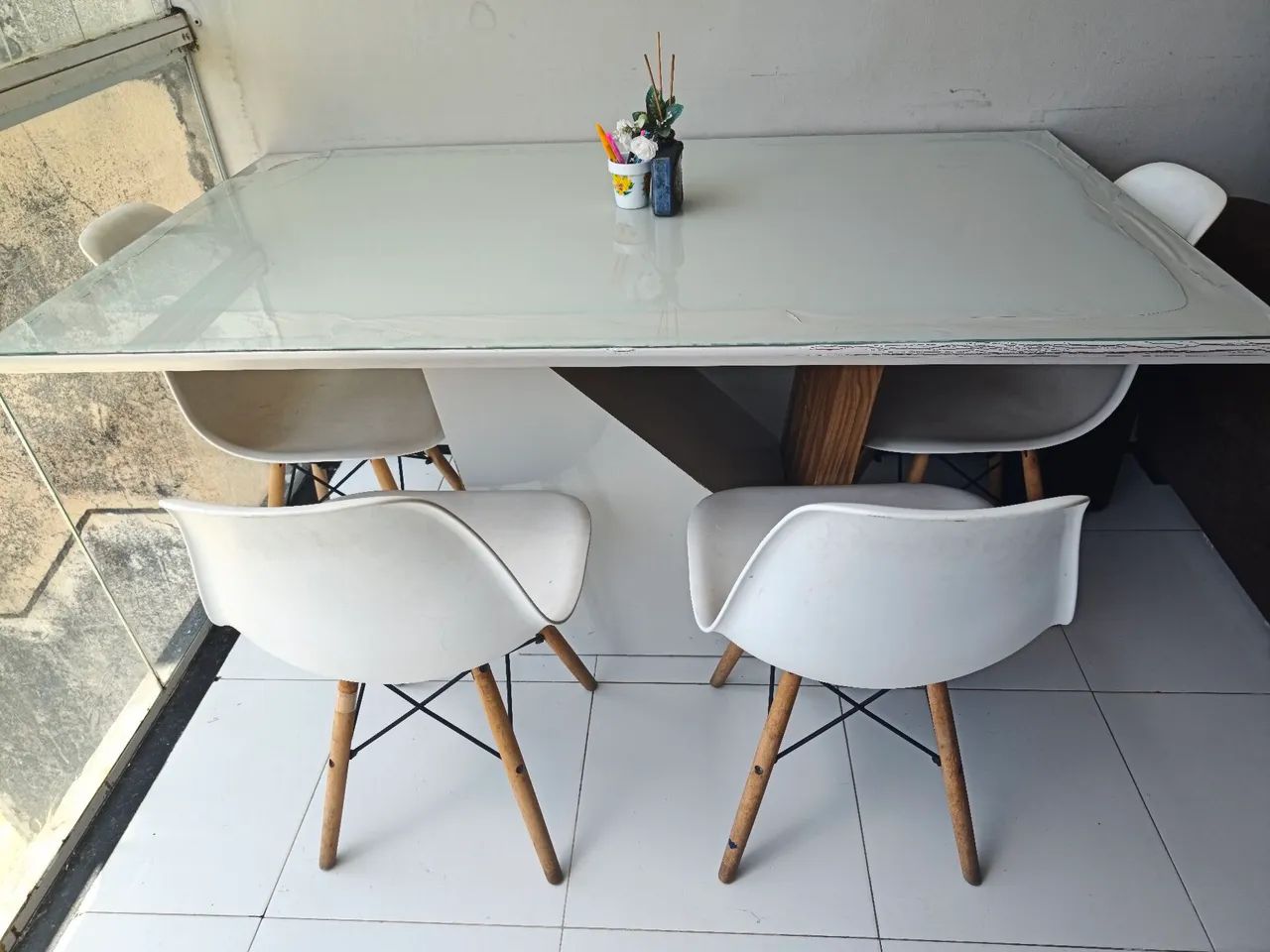 Linda mesa de jantar, com 4 cadeiras luxo. - Foto 2