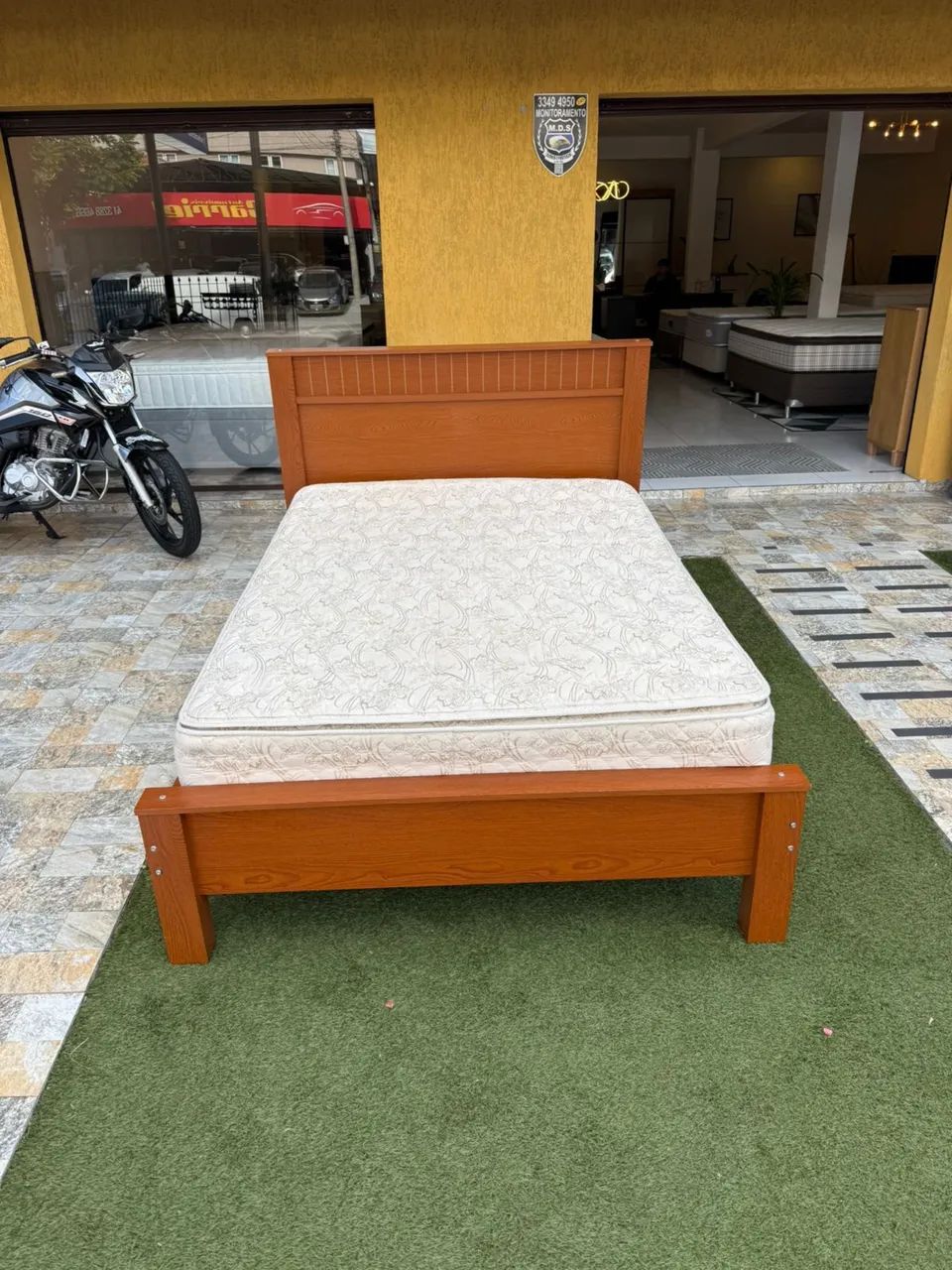 Cama de casal com colchão de casal 