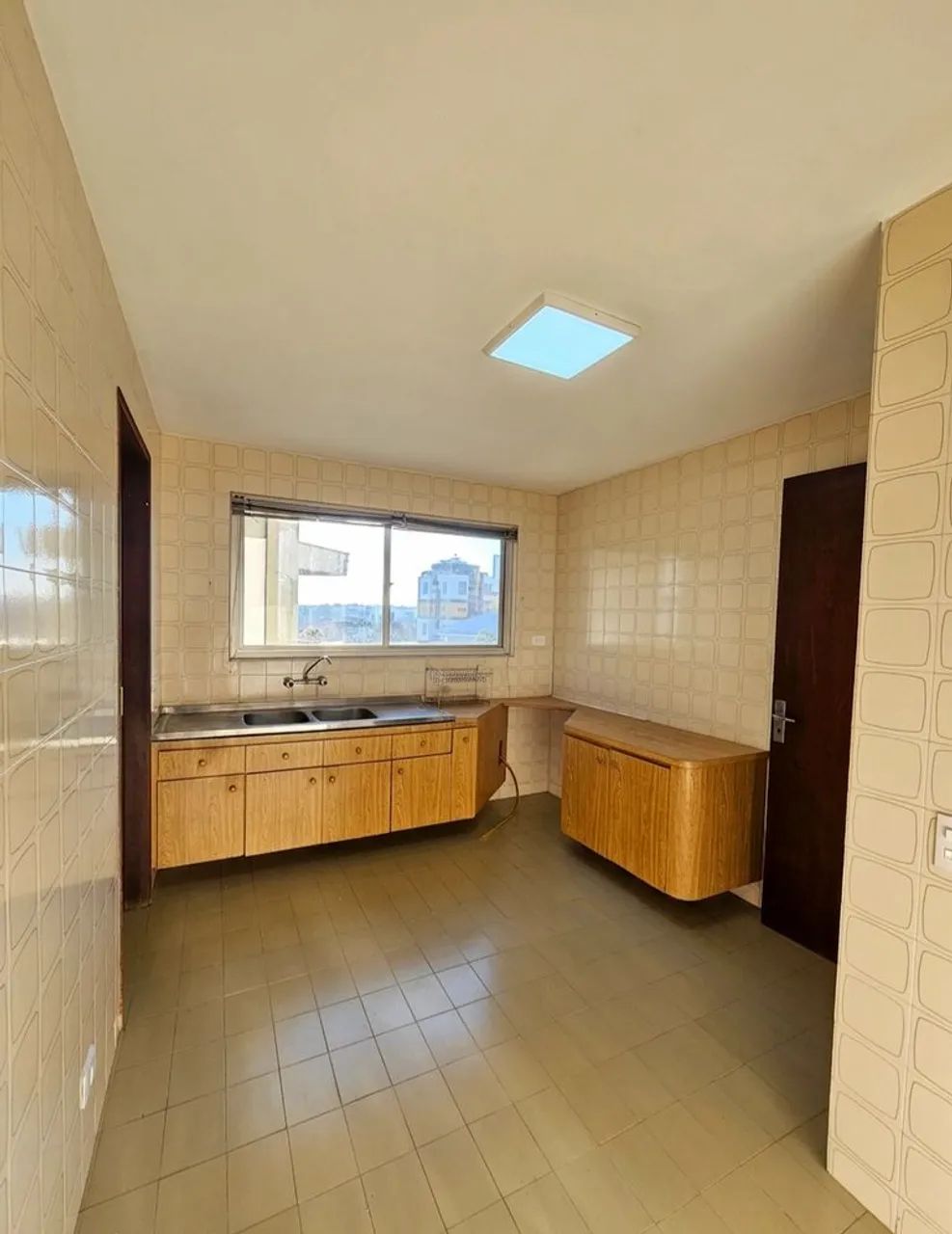 Apartamento espaçoso com 3 quartos no Cabral - Foto 3