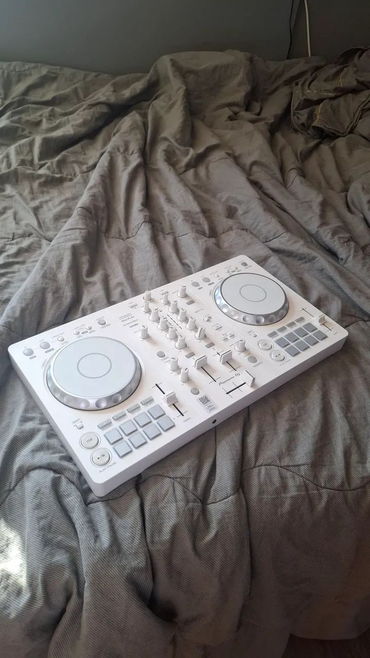 Controladora DDJ FLX4 Branca - Foto 2
