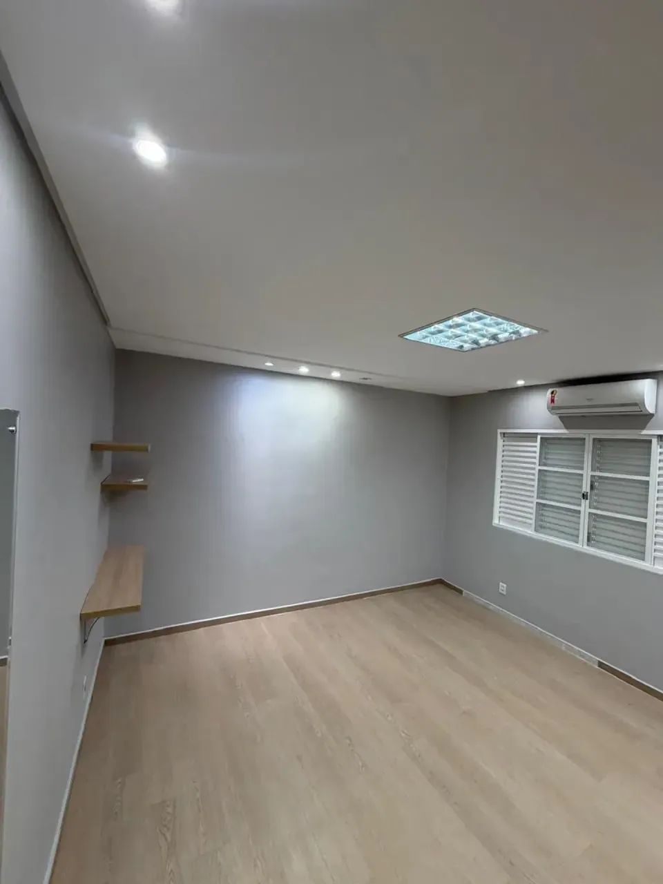SALA COMERCIAL, GALERIA ESPAÇO 93, INCLUSO ÁGUA E LUZ; PROX UFMT E MOINHO - Foto 4
