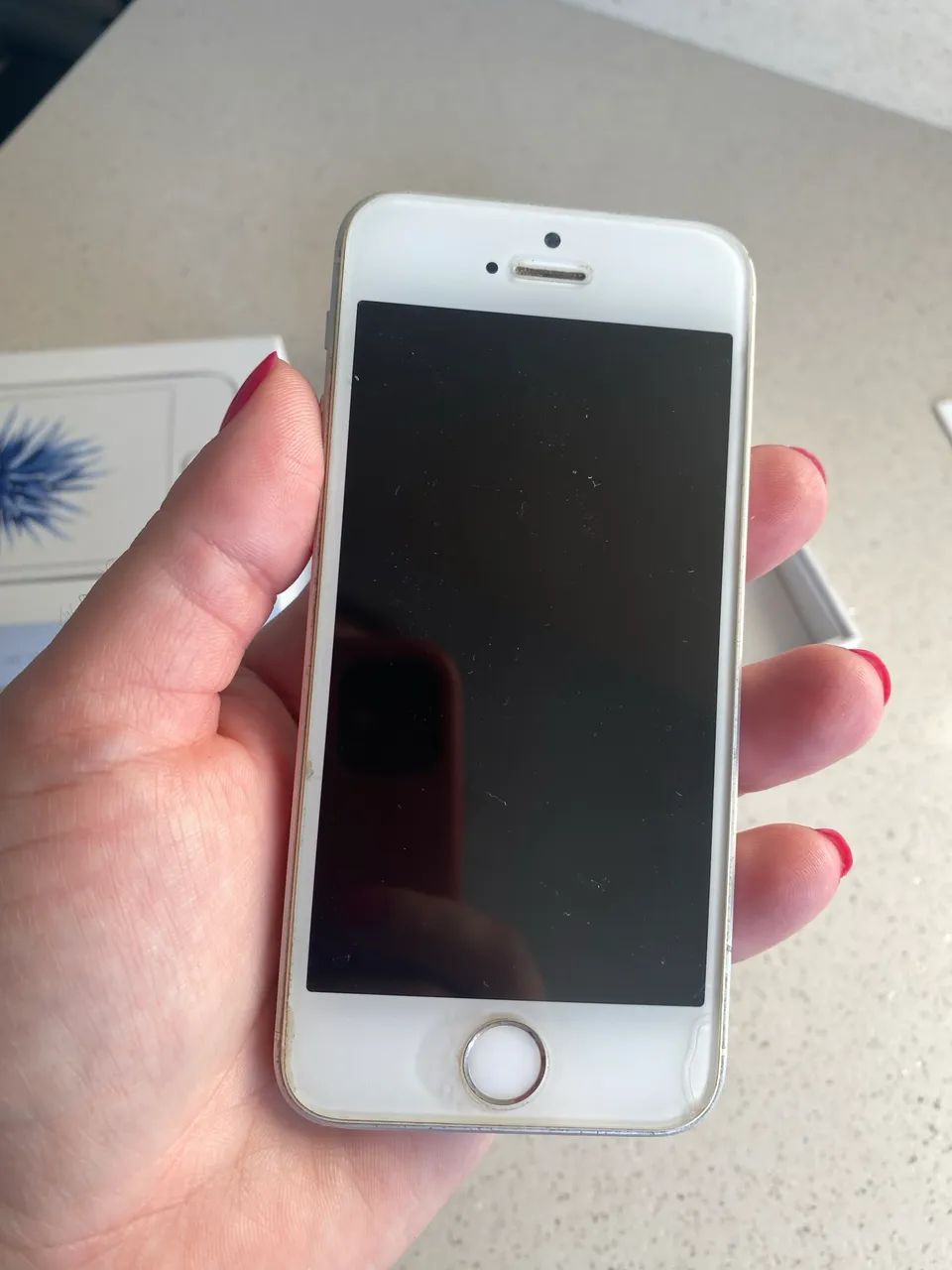 iPhone SE branco 