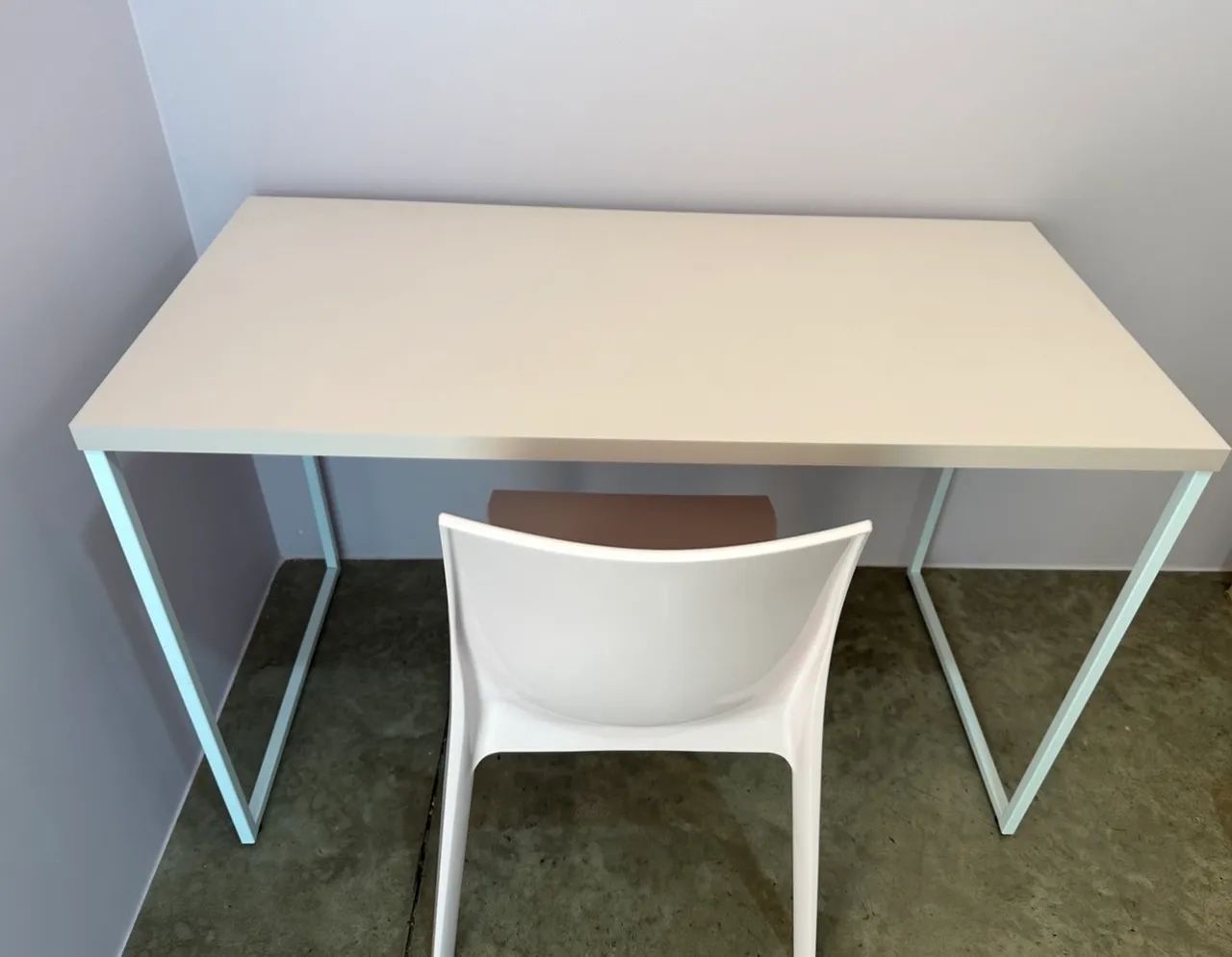 Mesa + cadeira novinho!!!