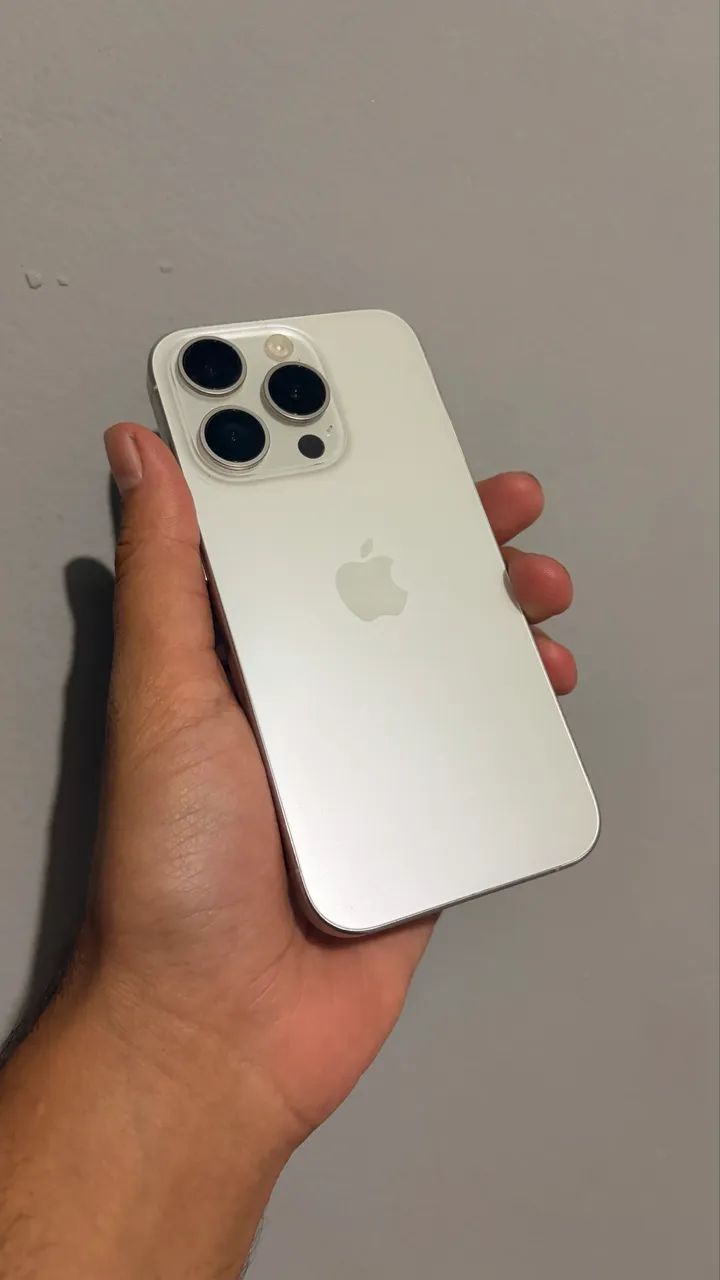 Apple iPhone 15 Pro ホワイト　512GB iPhone 15 Pro de 512GB Apple Titânio Branco | iPlace Corporativo