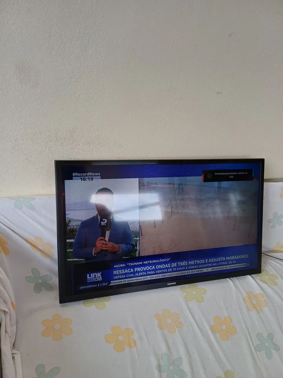 TV 32polegadas seme nova... - Foto 2