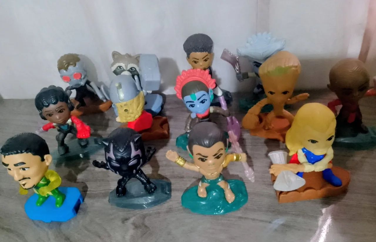 Vendo bonecos articulados