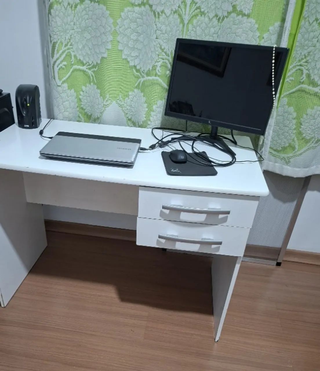 VENDO MESA DE ESCRITÓRIO COM 2 GAVETAS - Foto 3