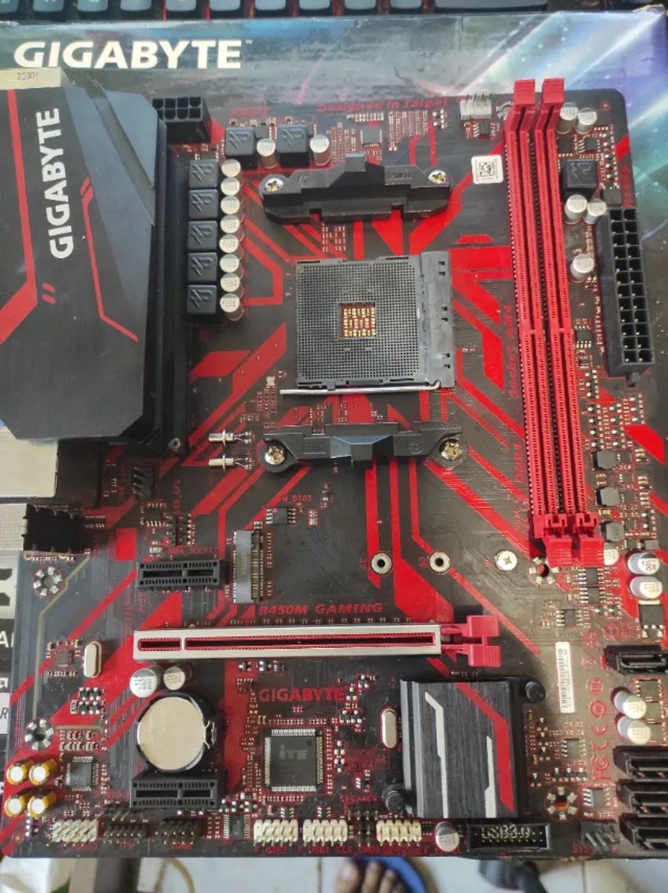 GIGABYTE B450M GAMING - Foto 2