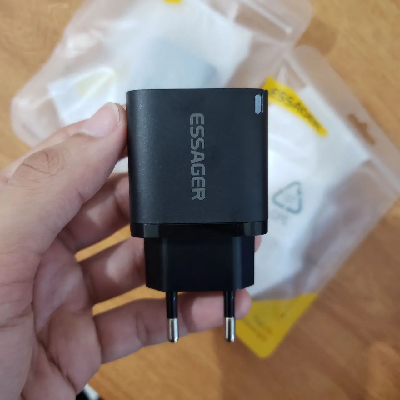 Carregador Tipo C 30W GaN Essager Android e iPhone - Foto 3