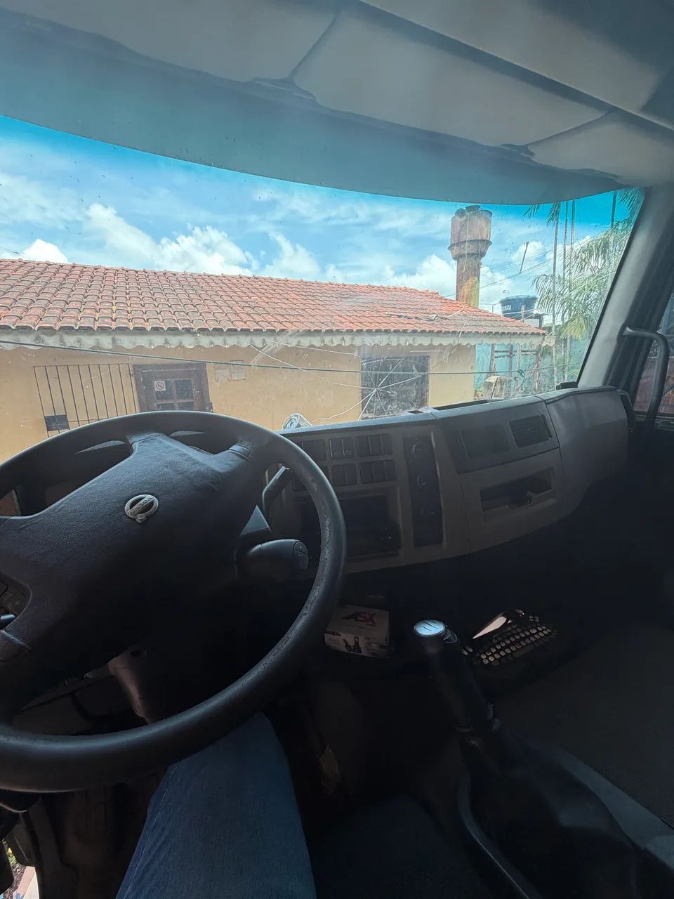 Vendo caminhão volvo truck 270 baú  - Foto 7