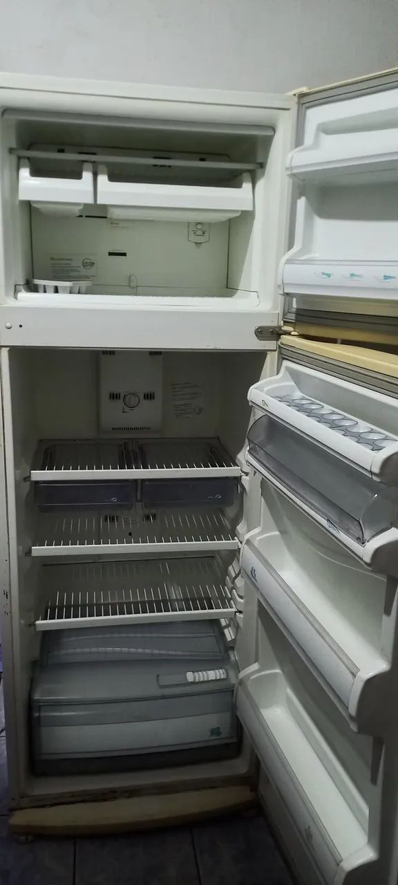 Geladeira Consul  gigante 549