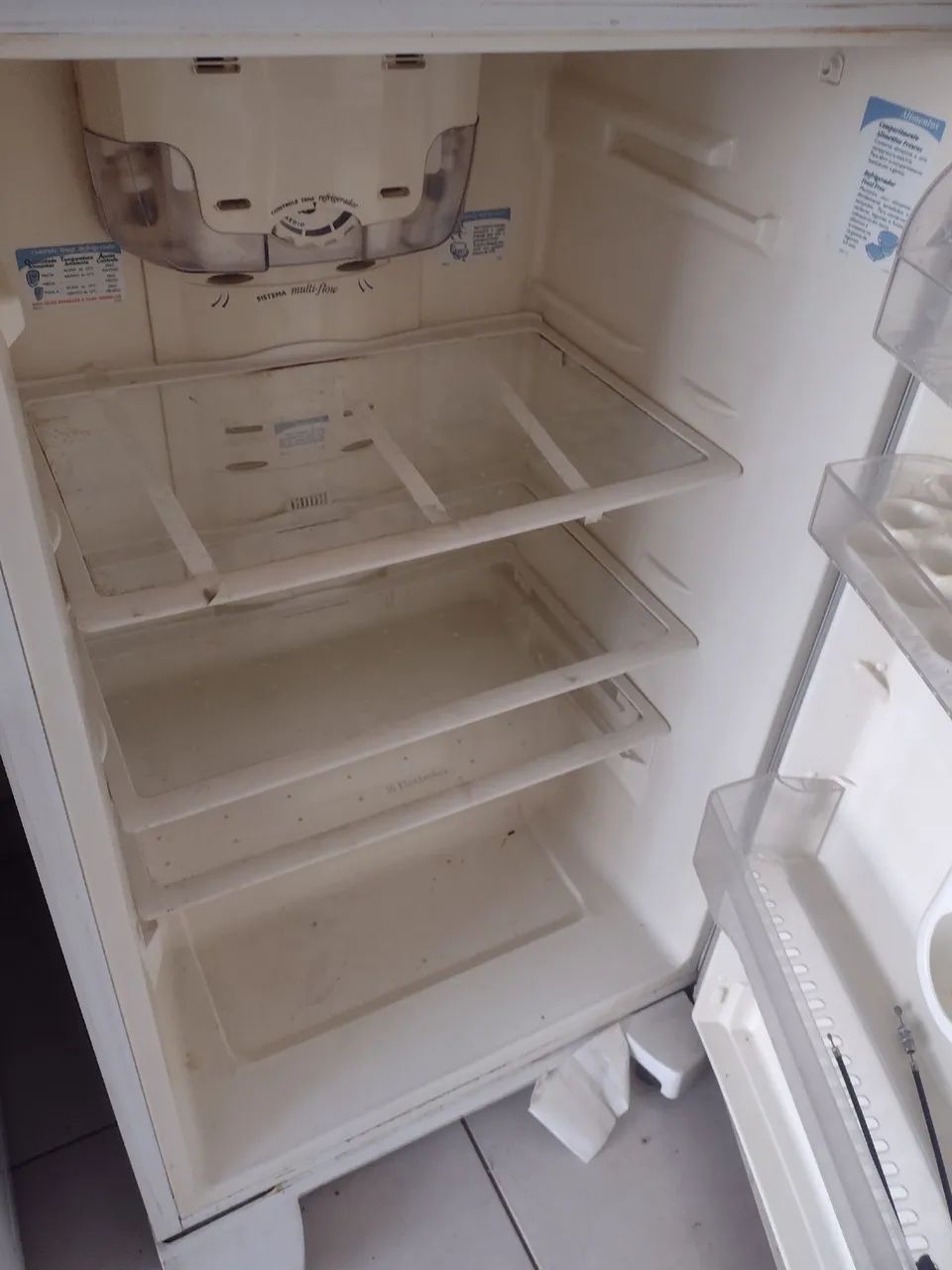 Geladeira Eletrolux ff37 com defeito  - Foto 3