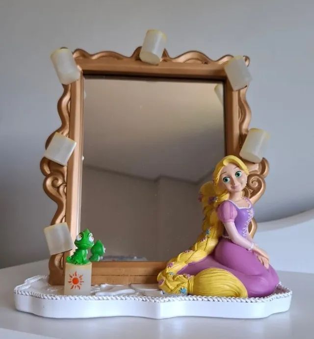 Espelho com miniatura Rapunzel e Pascal acende a luz - Foto 2