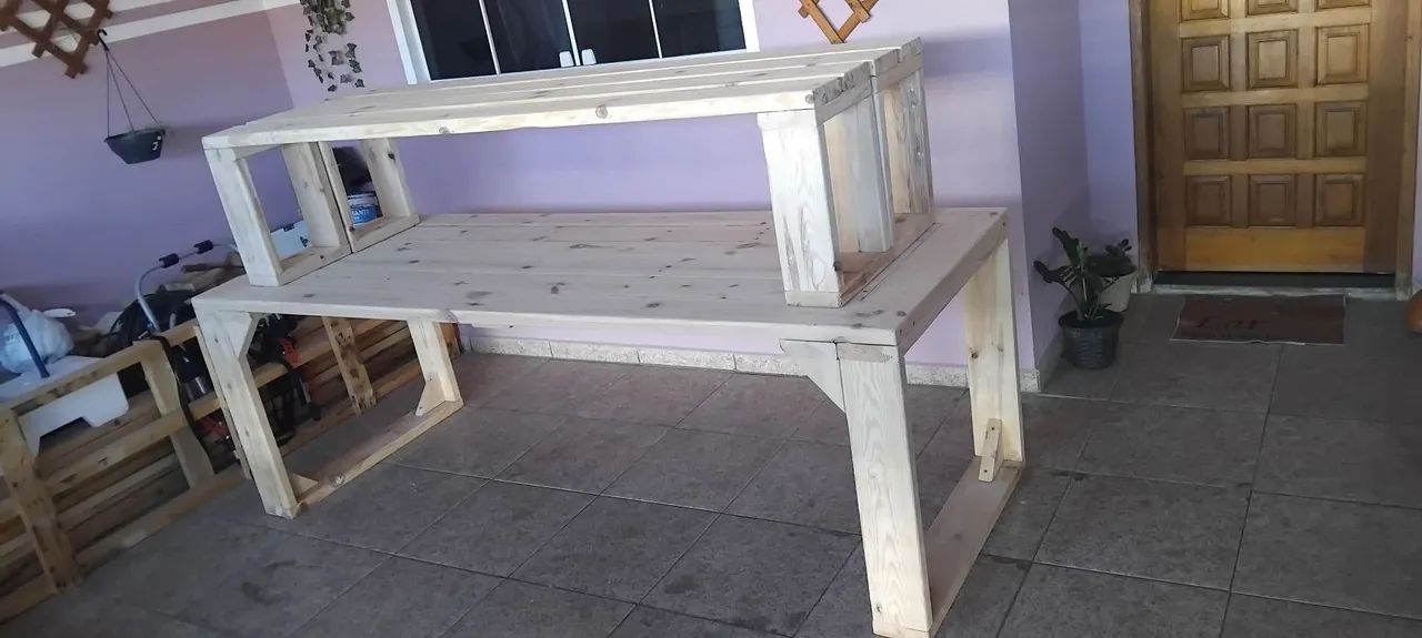 Mesa de madeira e bancos completo  - Foto 3