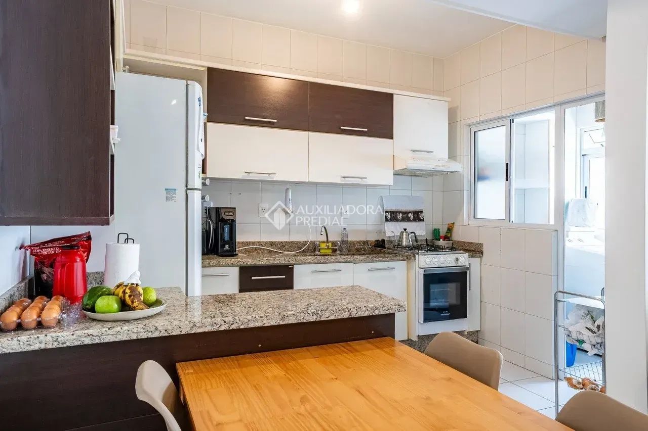 Apartamento 2 dormitórios com suíte, andar alto no Córrego Grande - Foto 5