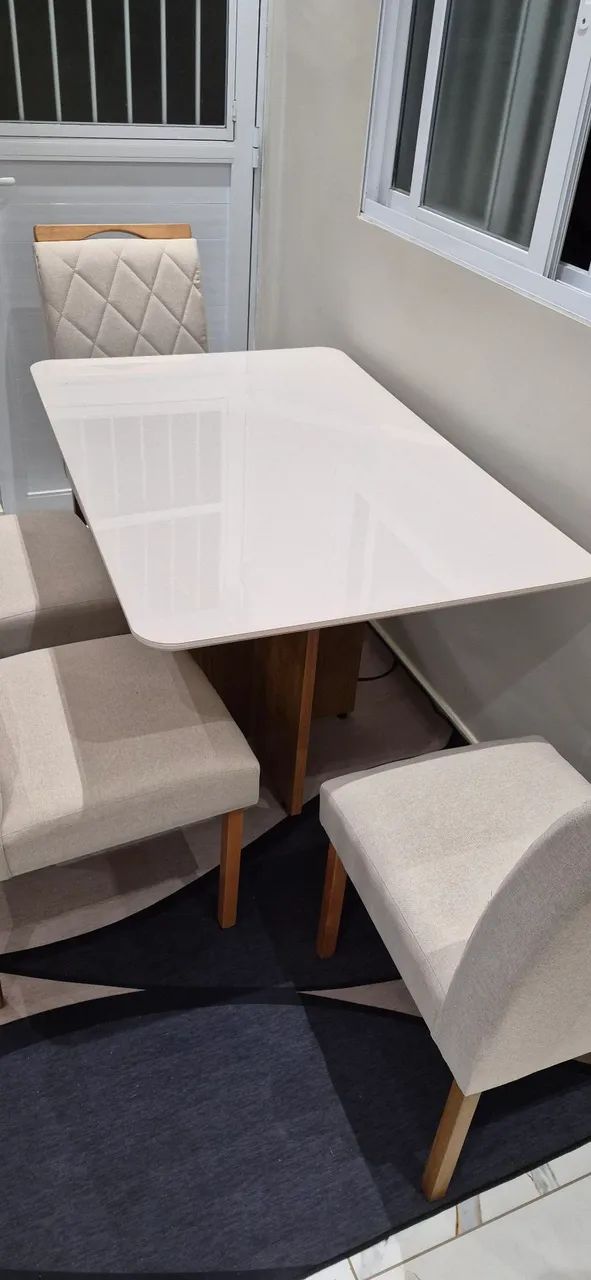 Mesa de tampo de vidro c/ 4 cadeiras