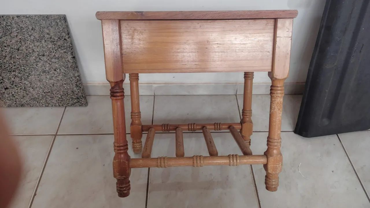 Relíquia - Mesa de apoio com gaveta - Foto 3