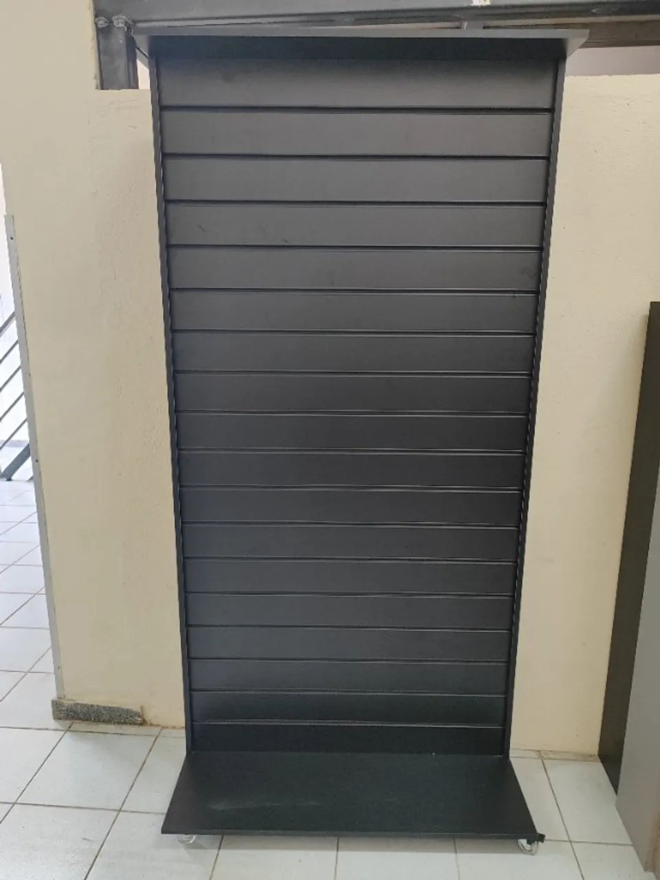 Conjunot de Painel Canaletado para Loja de Celular + Estante - Oportunidade - Foto 4