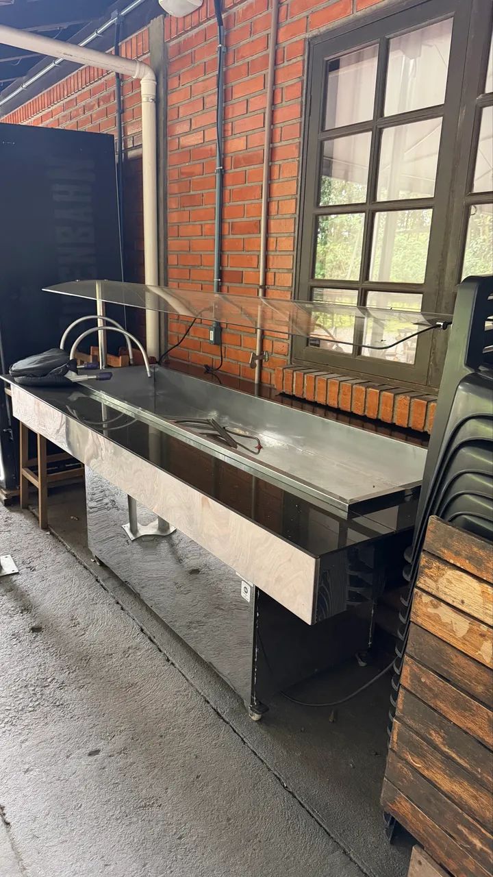 Buffet quente semi novo 