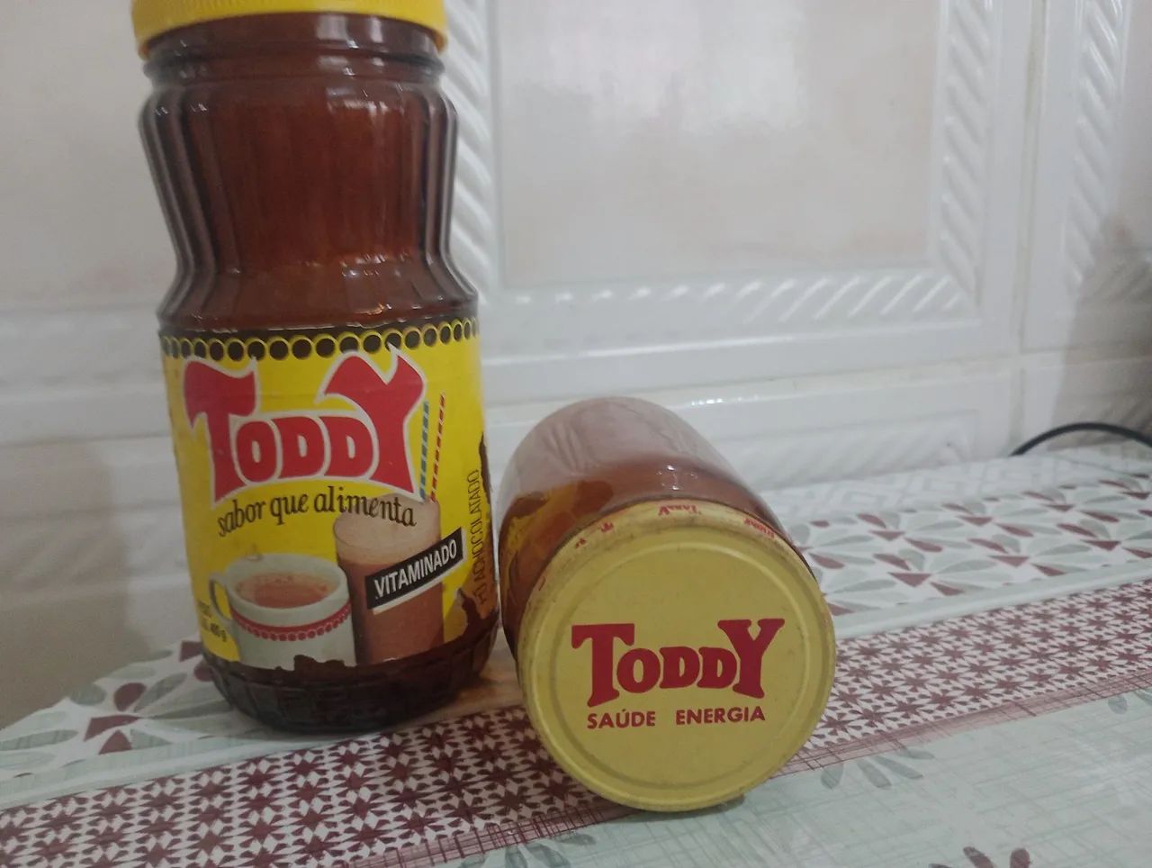 02 vidros de toddy conforme mostra as imagens