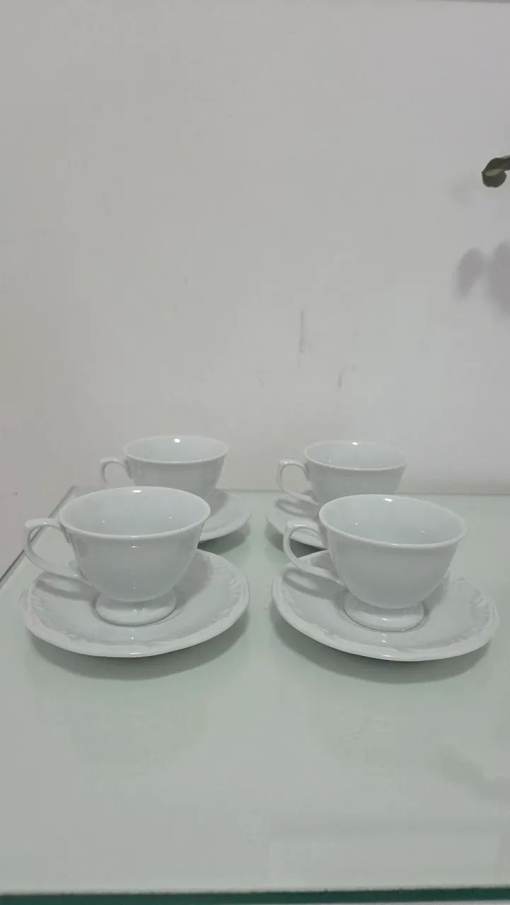 Conjunto de 4 Pires e xícaras 