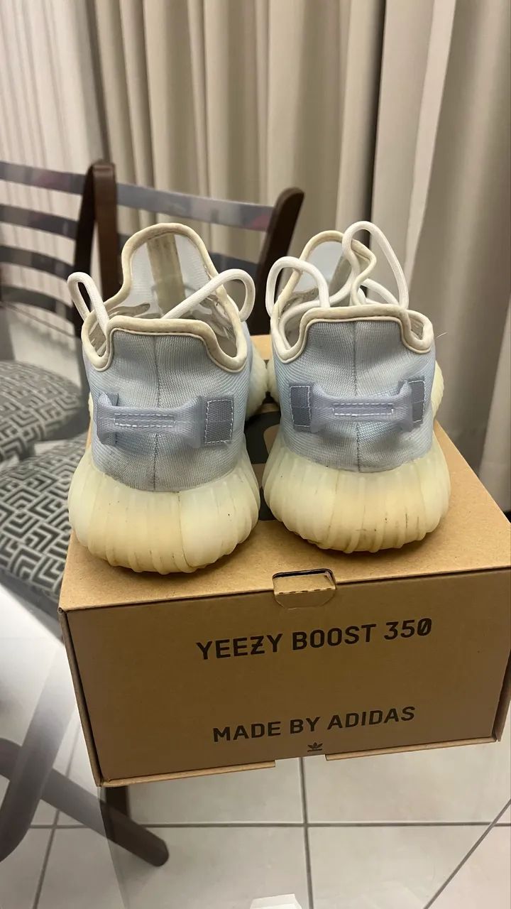 Yeezy Boost 350 v2 Mono Ice - tam 40  - Foto 2