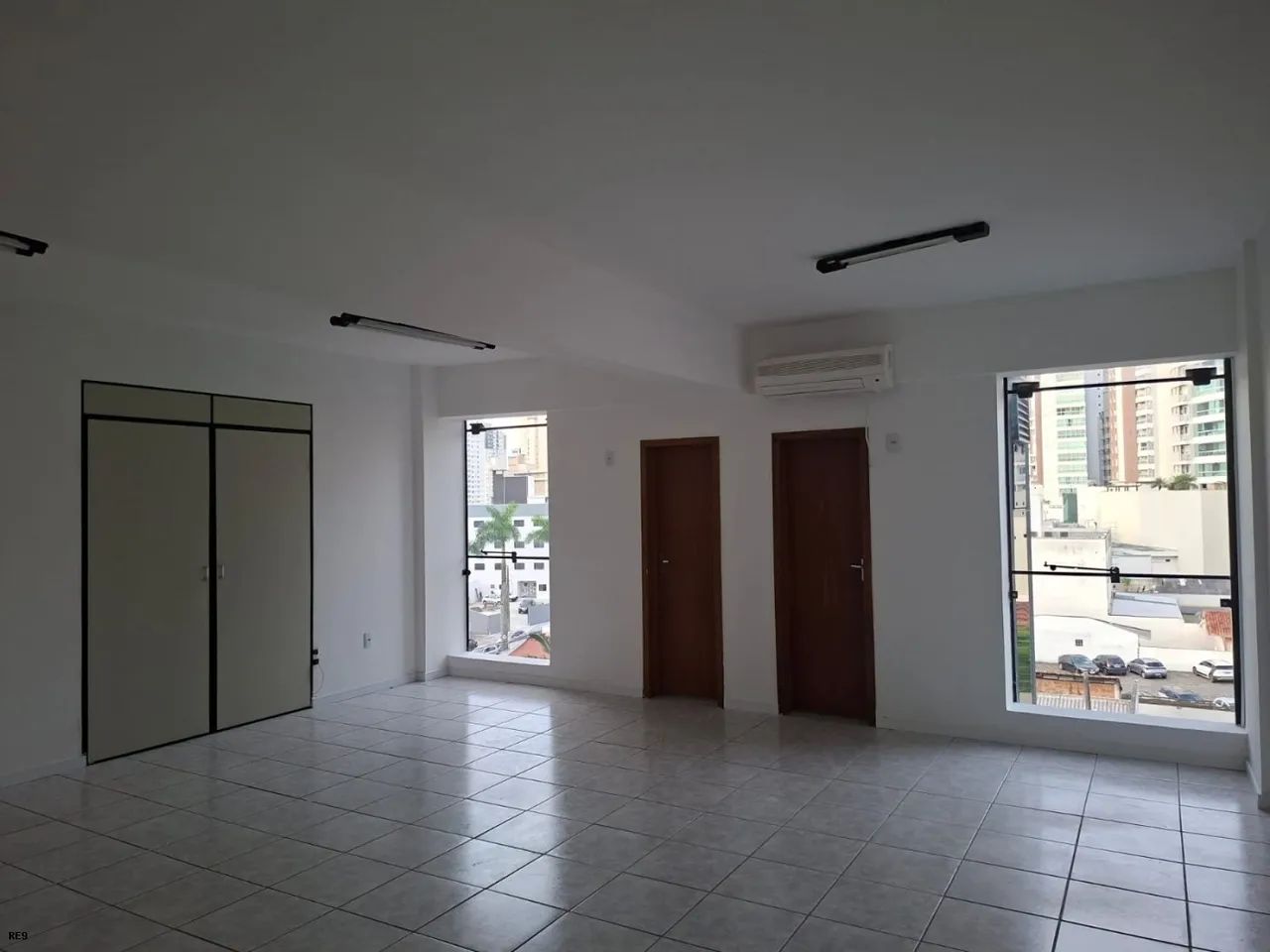 Sala Comercial para Venda em Itajaí, Centro, 2 banheiros - Foto 2