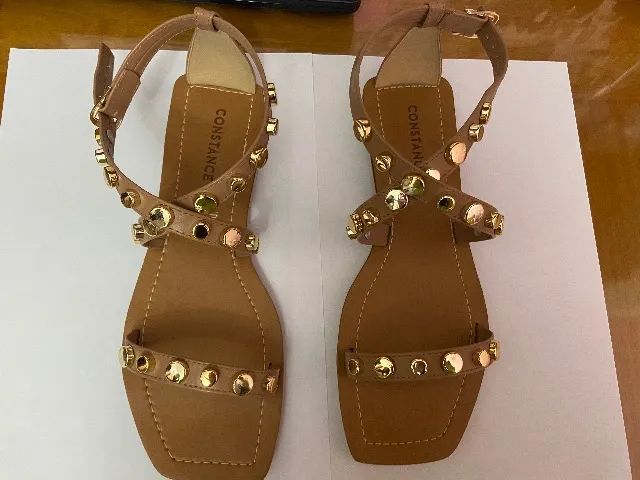 Sandália de tachas Constance