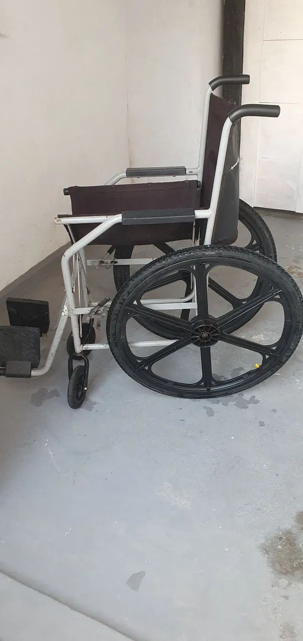 Cadeira de rodas nunca usada