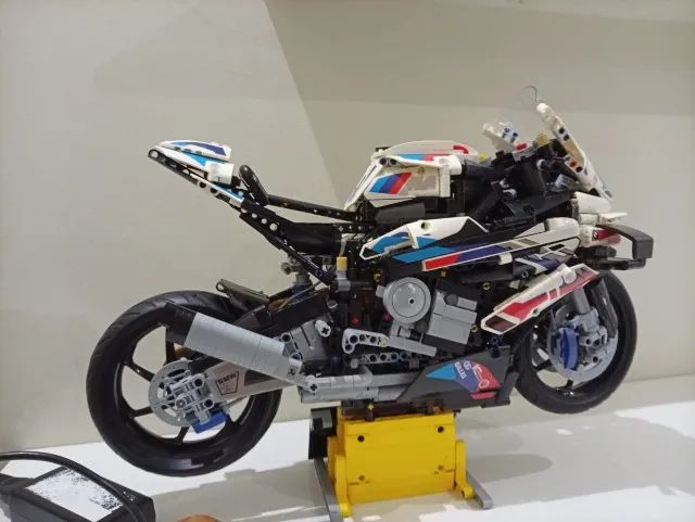BMW M1000RR Lego Montada - Foto 4