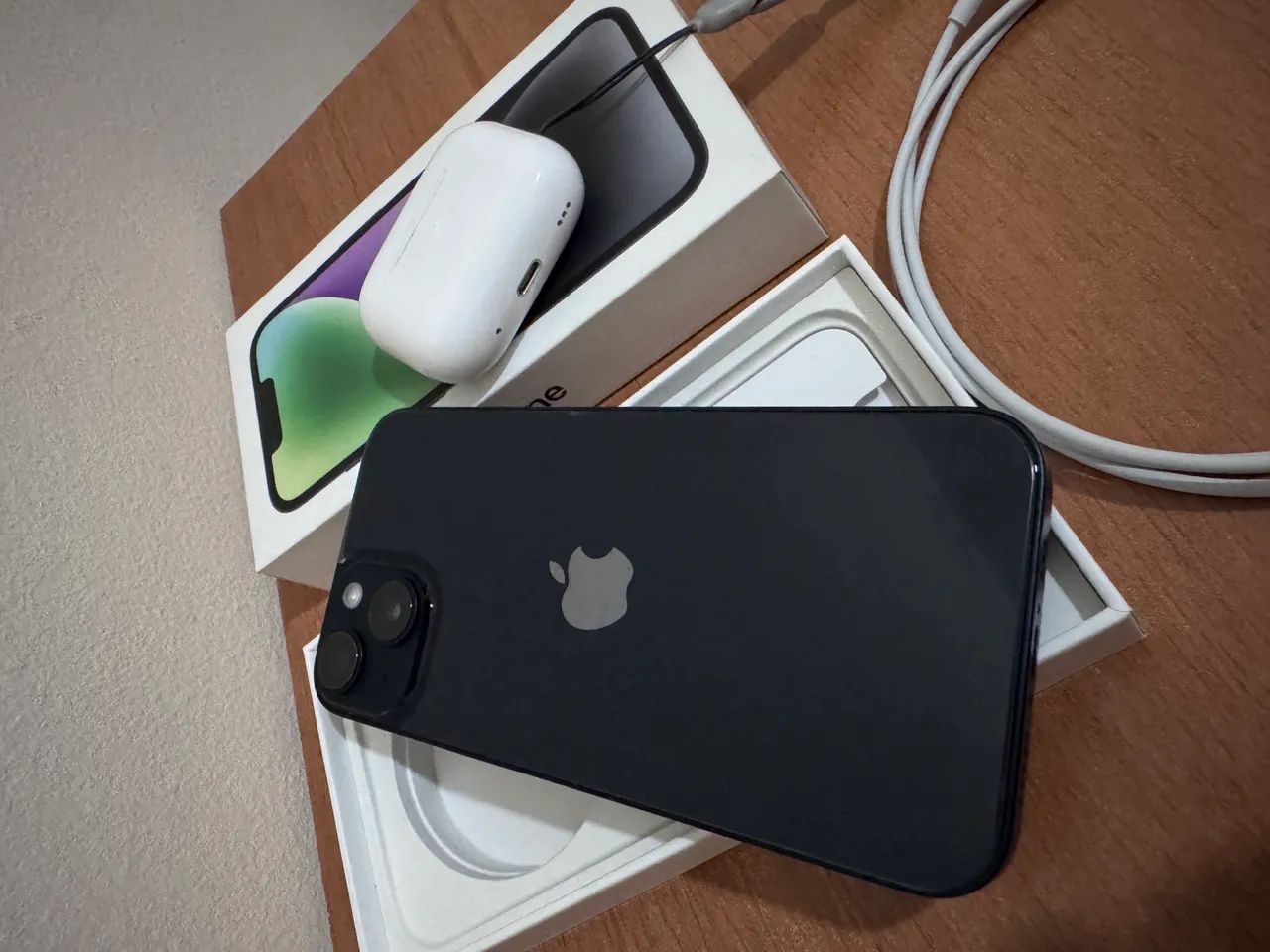 IPhone 14 + AirPods