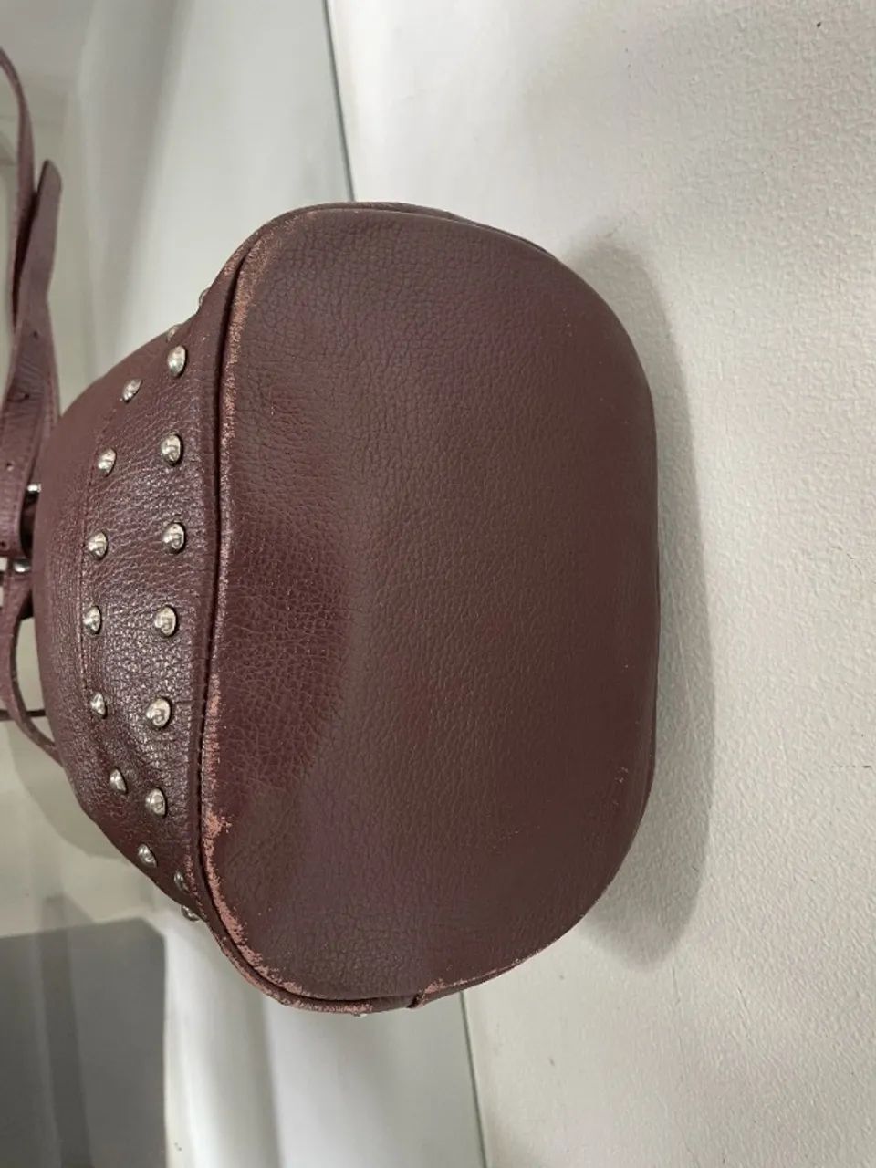 Bolsa Bucket Bag Lê Postiche em Couro Vinho - Foto 3