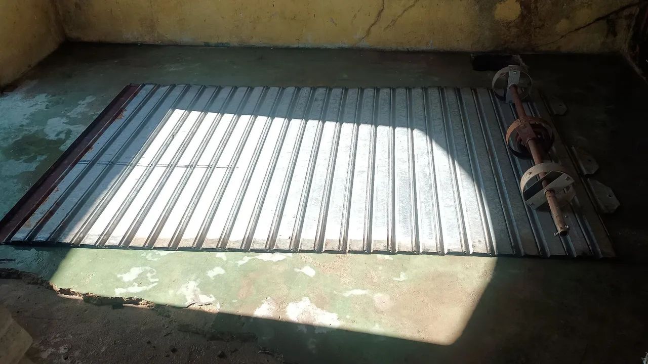 Vendo porta de enrolar de aço  - Foto 4