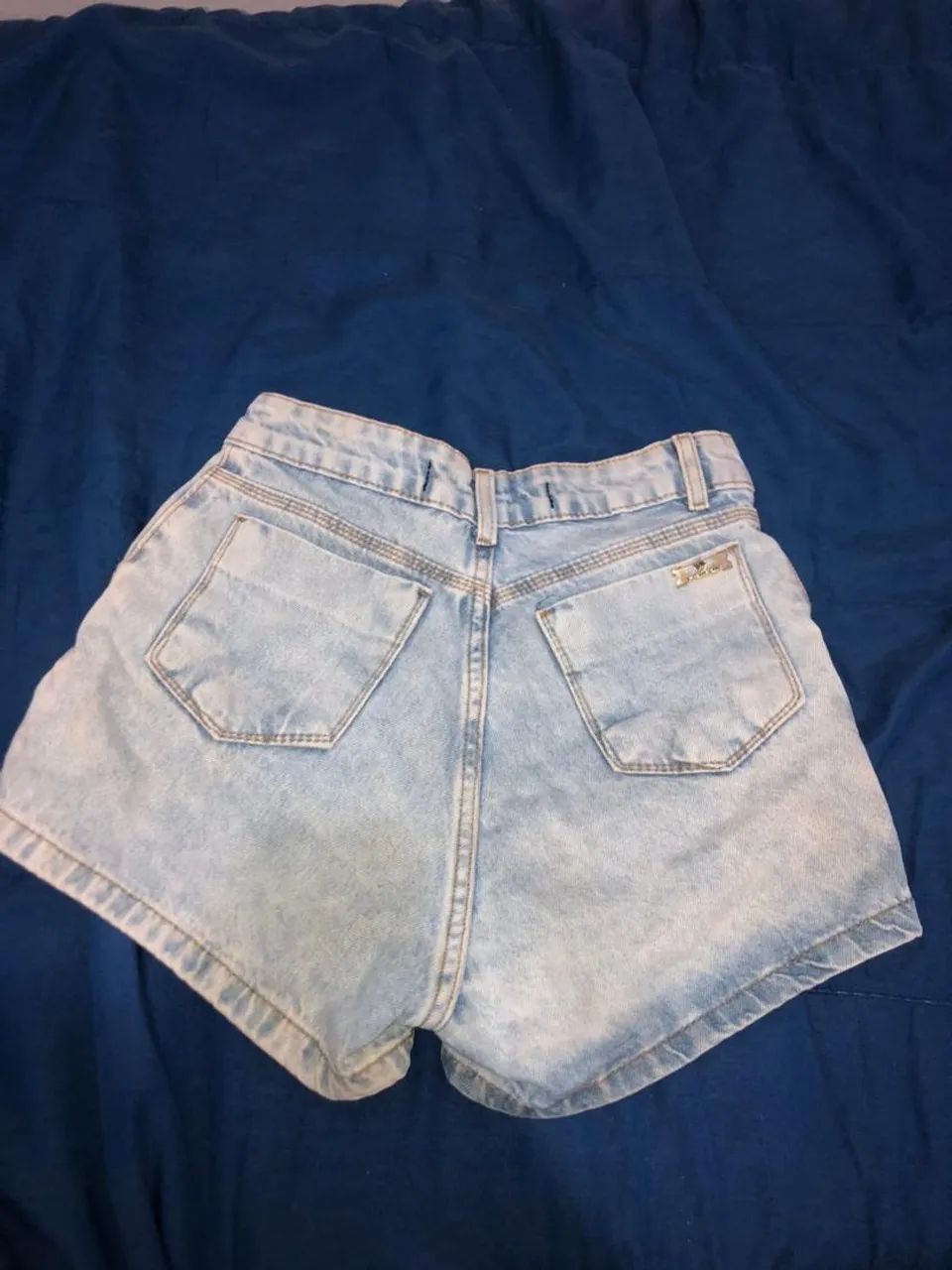 Roupa semi usada 