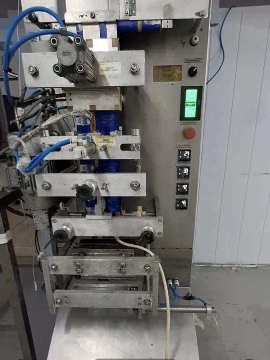 Maquina sacheteira profillstc4s semi-nova