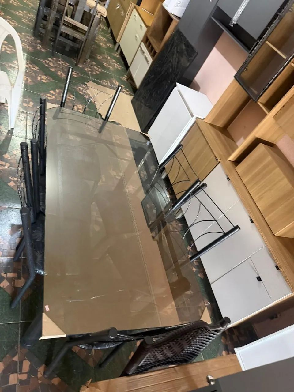 Mesa de jantar com tampo de vidro e 6 cadeiras nova  - Foto 4