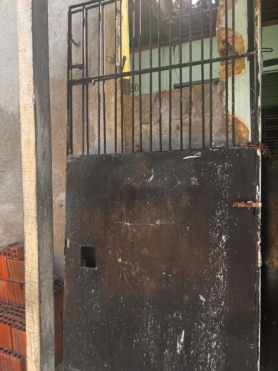 Gate