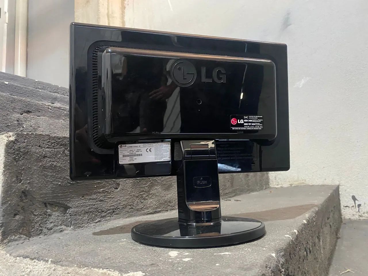 Monitor LG aceito troca e venda  - Foto 3