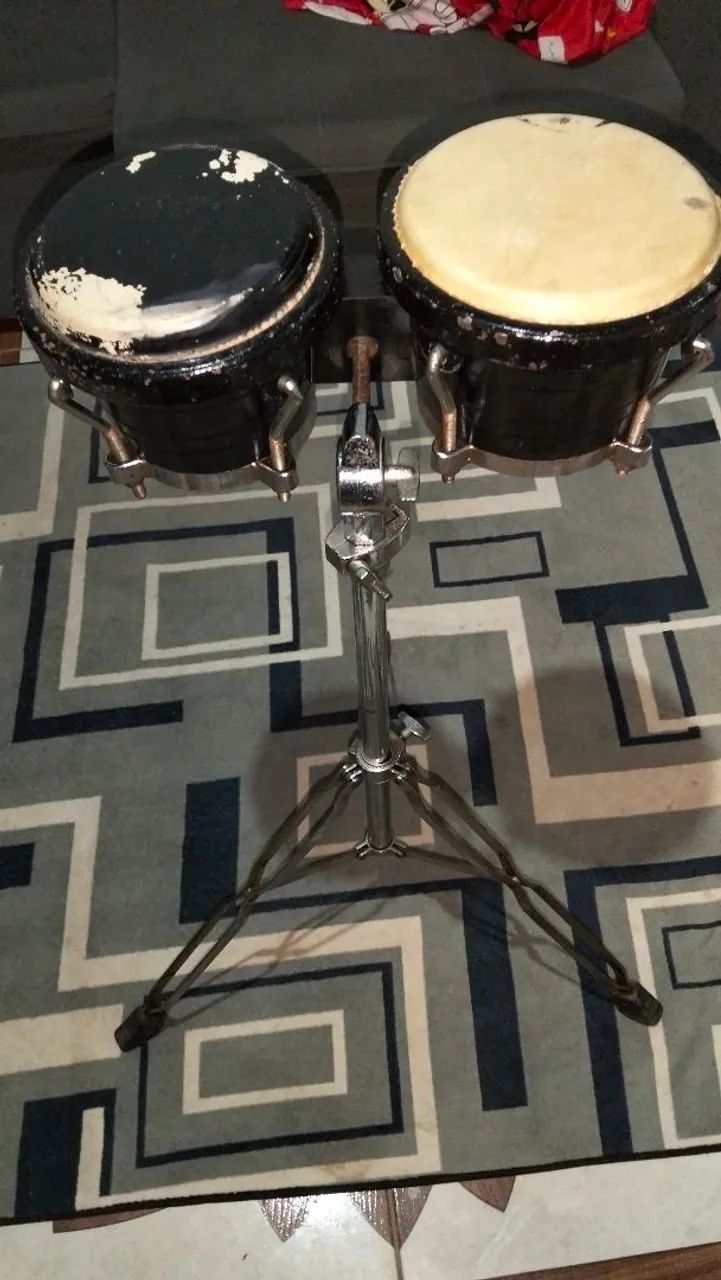 Bongô e suporte 