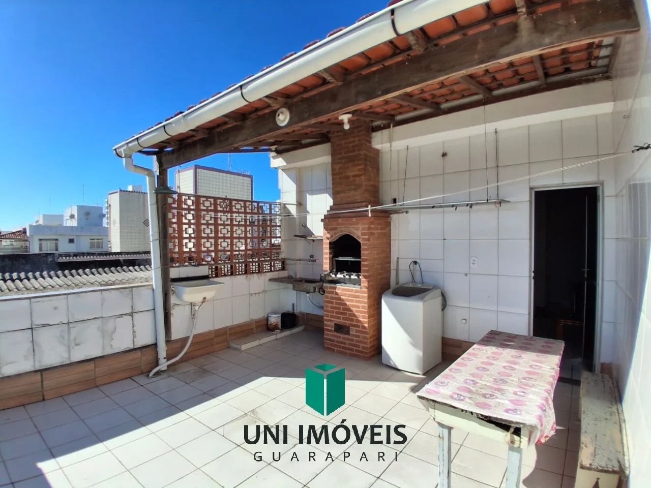 Cobertura com 3 quartos sendo 2 suítes e garagem na Praia do Morro