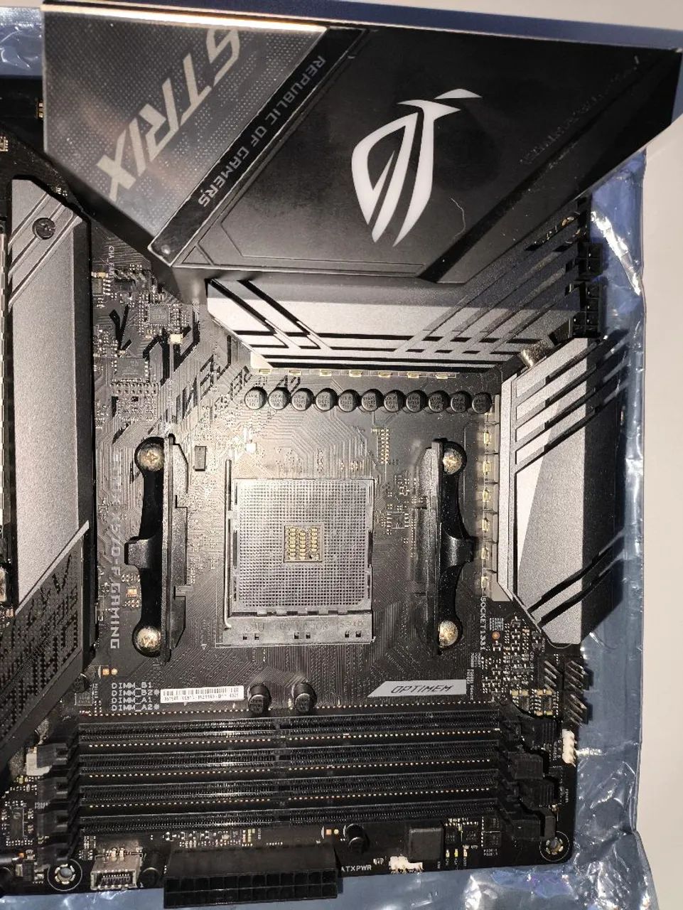 Placa mãe X570 Rog Strix