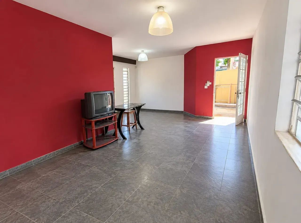 Casa Térrea com Piscina Centro - Jacareí - 3 Dormitórios - 149m². - Foto 5