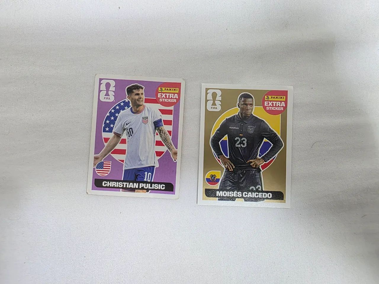 Duas figurinhas legend do Moisés de Ouro e Christia Pulisic Roxo