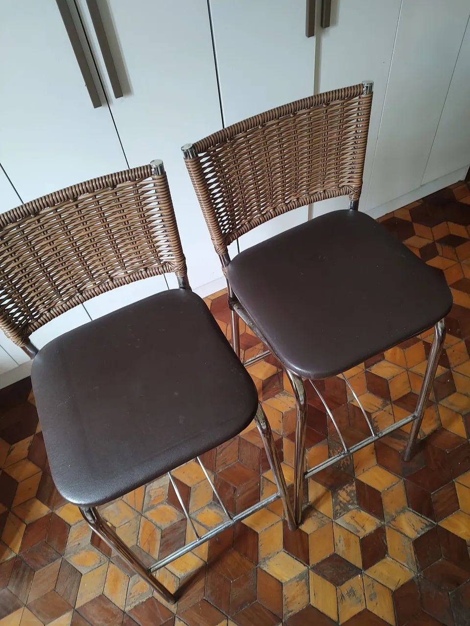 Mesa bistrô de vidro com duas cadeiras - Foto 2
