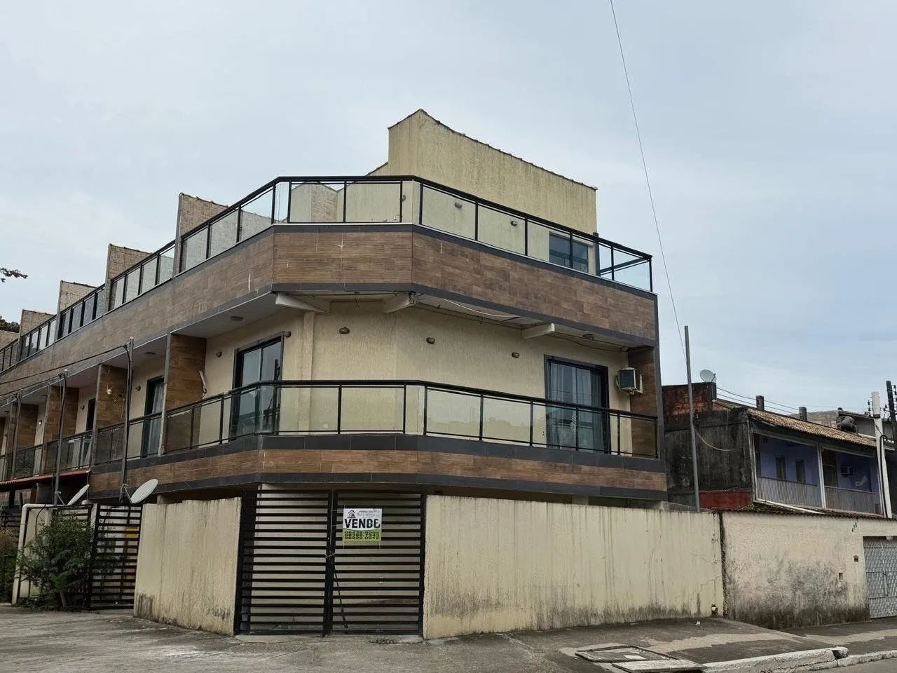 TRIPLEX COM PISCINA A VENDA EM MURIQUI 