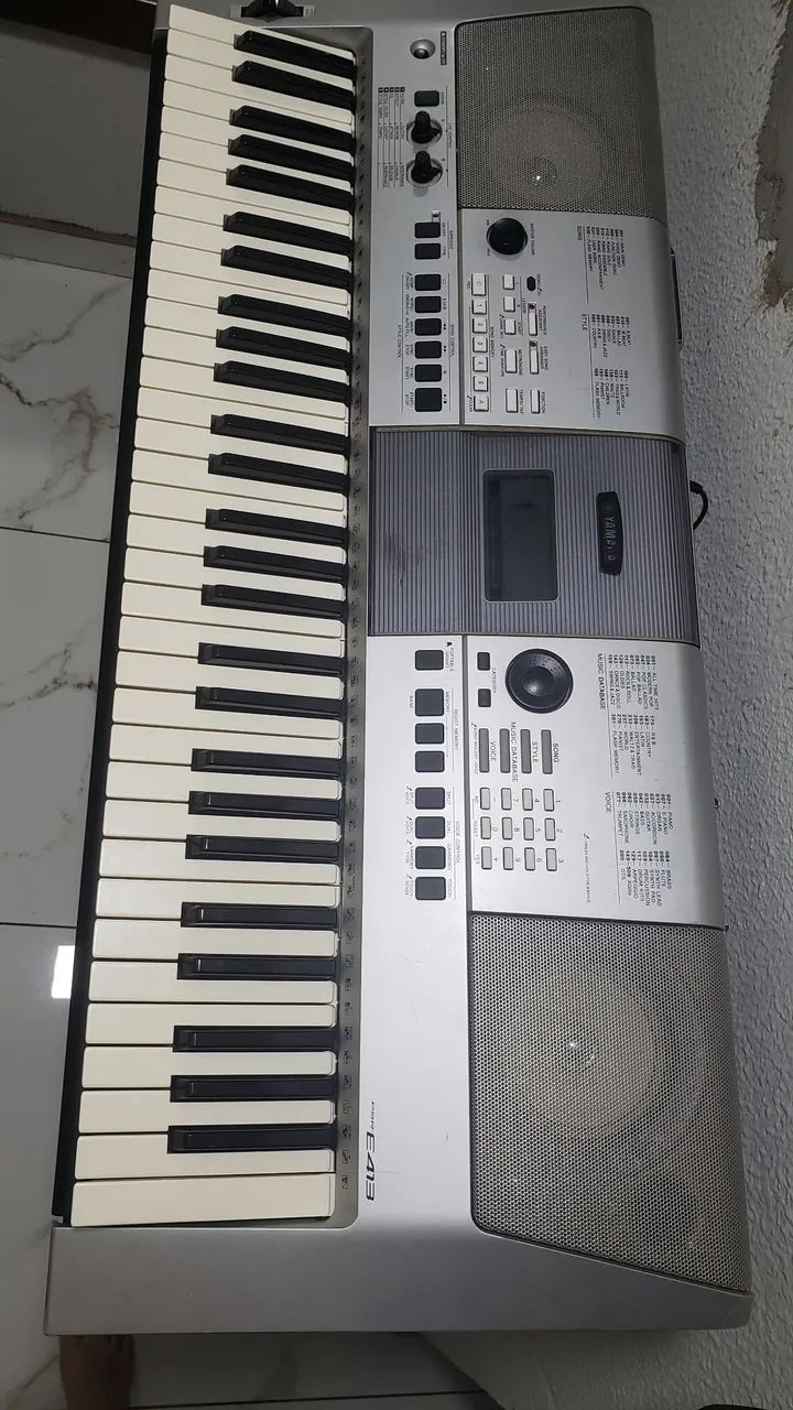 Teclado yamaha psr e413