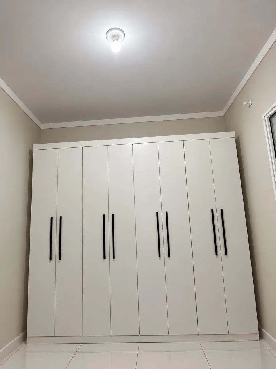 Guarda roupa 04 portas R$ 300,00 