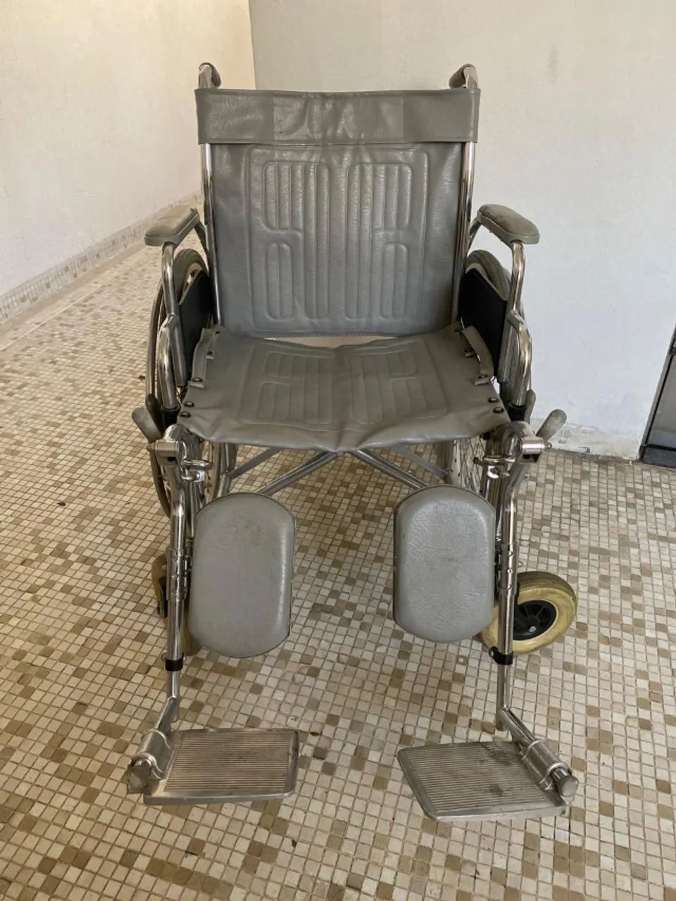 Cadeira de Rodas Comfort Dobrável