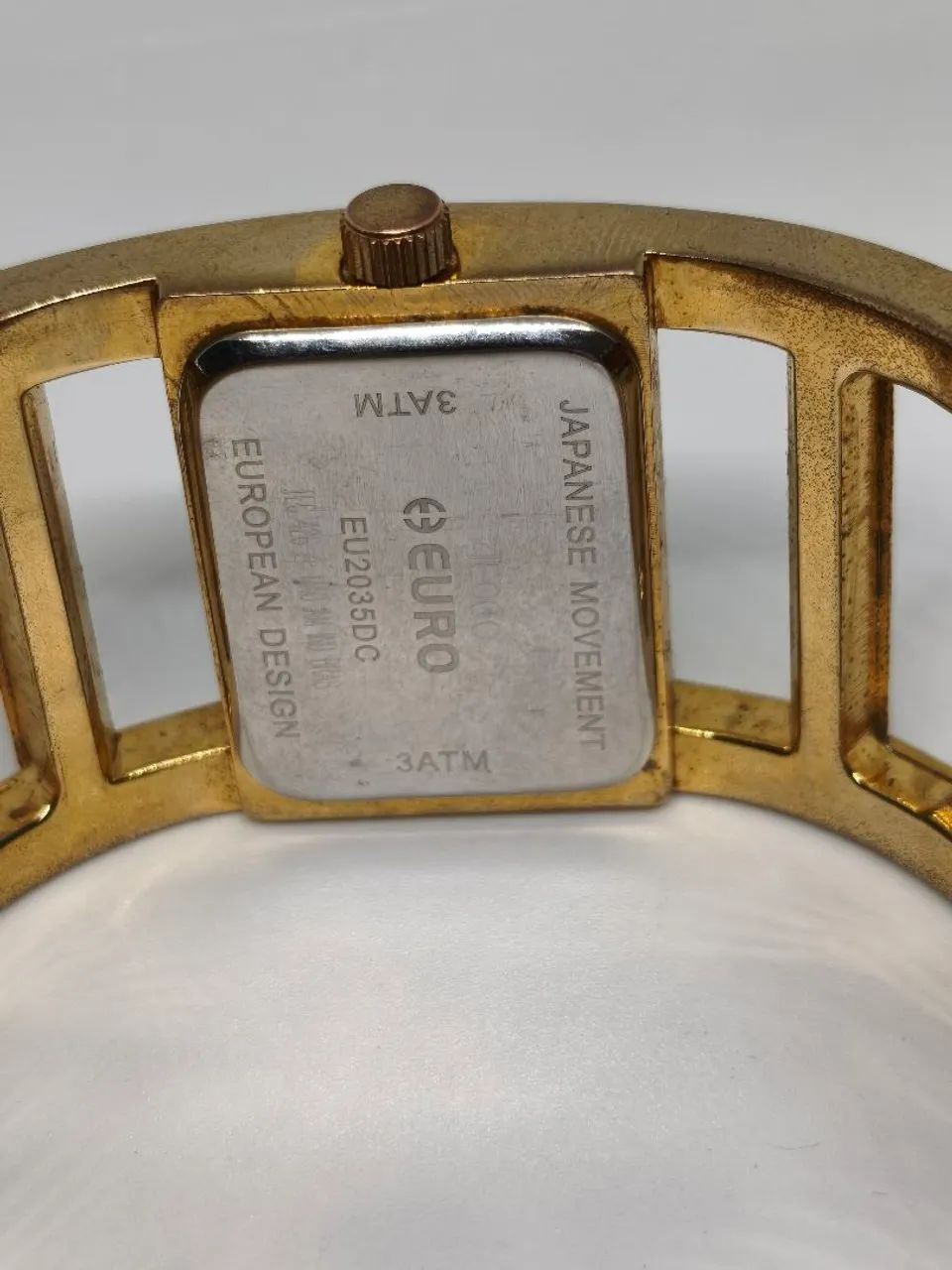 RELÓGIO EURO FEMININO BRACELETE DOURADO RETANGULAR 17CM EU2035 ORIGINAL - Foto 4