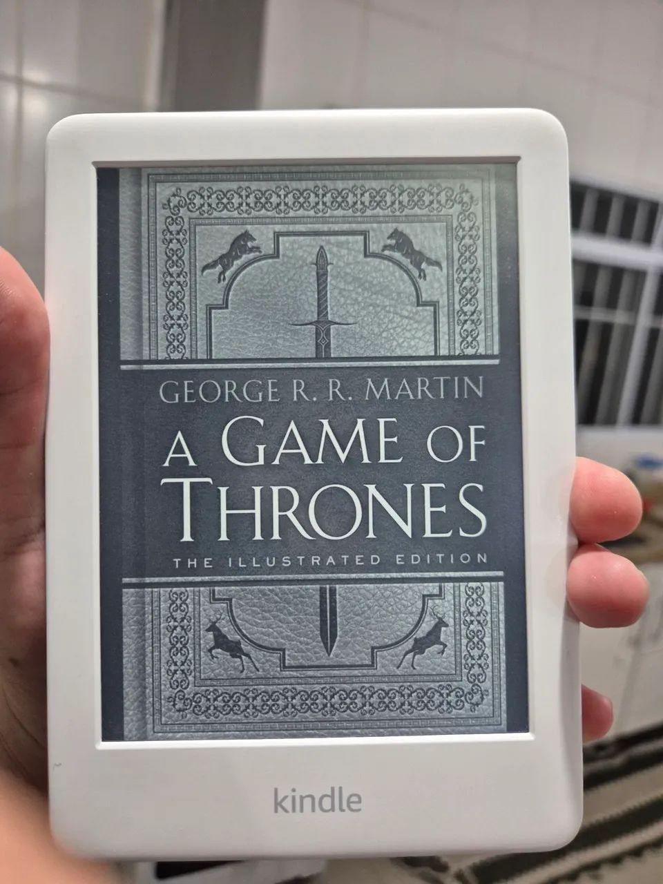 Kindle 10 Geração/ Usado com capa e cabo - Foto 4